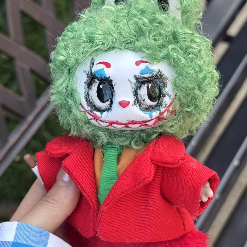 The replaced gift is a Baby Key Chain Toy Ornaments which is a second generation clown vinyl doll encased in an original box of Joker Labubu blind box.